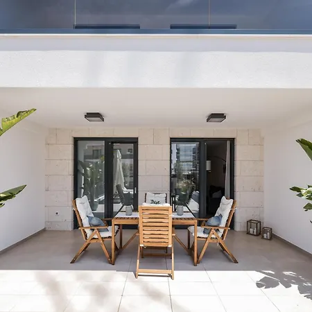 Brand New Close To Beach!+free Parking