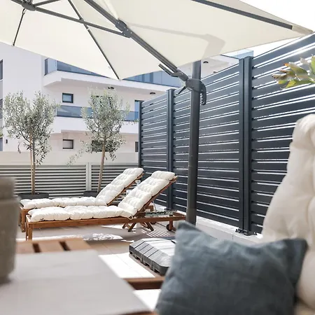 Apartment Brand New Close To Beach!+free Parking